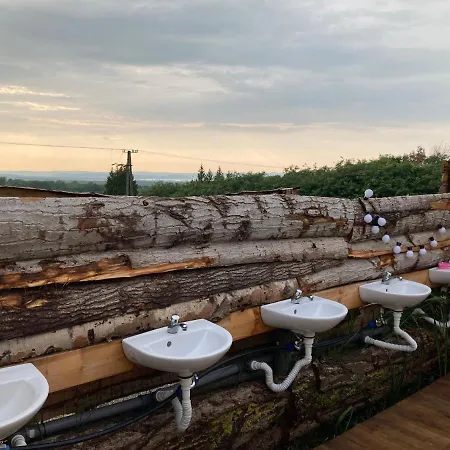 Dharma Horse Shelter & Farmping Kamp alanı