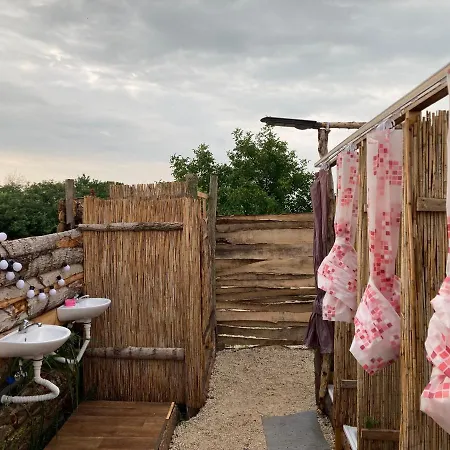 Dharma Horse Shelter & Farmping Kamp alanı *