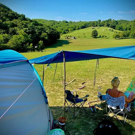 Kamp alanı Dharma Horse Shelter & Farmping Siofok
