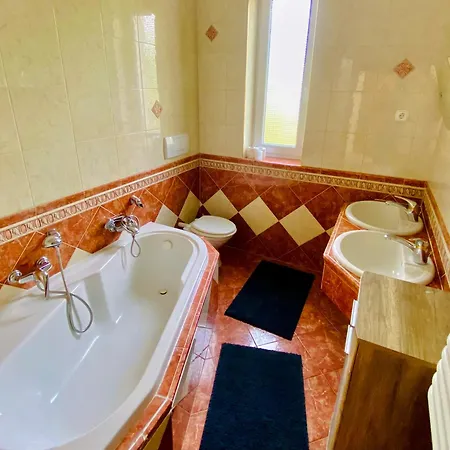 Dharma Horse Shelter & Farmping Kamp alanı Siofok